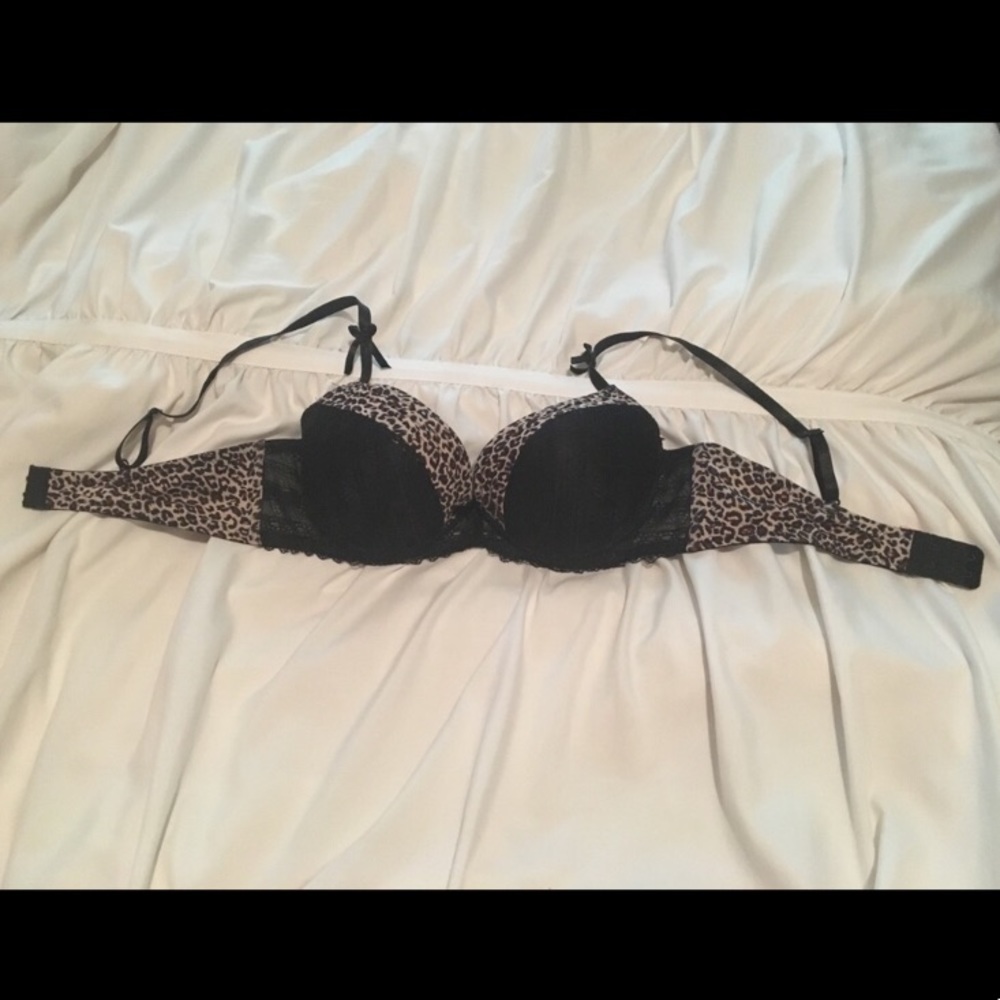 Black lace leopard print 38C bra